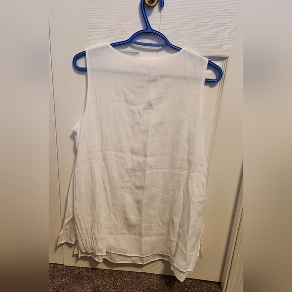 4/$20 White tank. Large - Picture 2 of 2